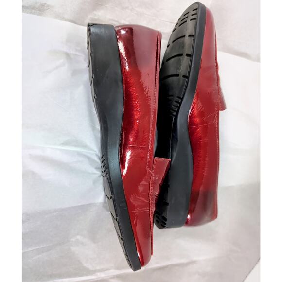Candied Apple Red Patent Leather Loafers. Statement Shoes. Size 9.5 Worthington - Picture 10 of 12